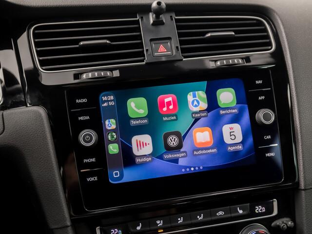 Volkswagen GOLF 1.4 TSI PHEV GTE 204Pk Automaat (VIRTUAL COCKPIT, APPLE CARPLAY, GROOT NAVI, KEYLESS, CAMERA, STOELVERWARMING, SPORTSTOELEN, ADAPTIVE CRUISE, GETINT GLAS, NIEUWSTAAT)