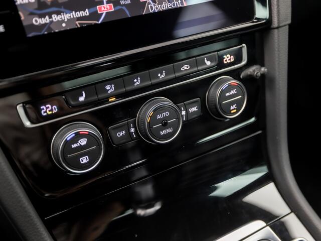 Volkswagen GOLF 1.4 TSI PHEV GTE 204Pk Automaat (VIRTUAL COCKPIT, APPLE CARPLAY, GROOT NAVI, KEYLESS, CAMERA, STOELVERWARMING, SPORTSTOELEN, ADAPTIVE CRUISE, GETINT GLAS, NIEUWSTAAT)
