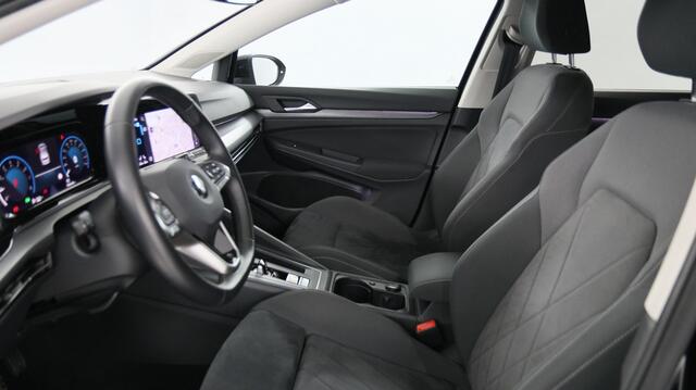 Volkswagen GOLF 1.5 eTSI 150pk Style DSG / Navigatie / Stoelverwarming / IQ Light / Camera 127