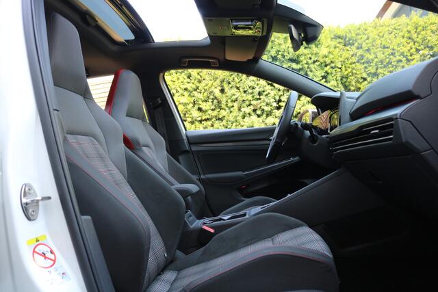 Volkswagen GOLF 2.0 TSI GTI DSG (Panoramadak Sportinterieur Carplay Navi/Camera ACC 19InchLMV IQ-Light Pdc V+A PrivacyGlass)