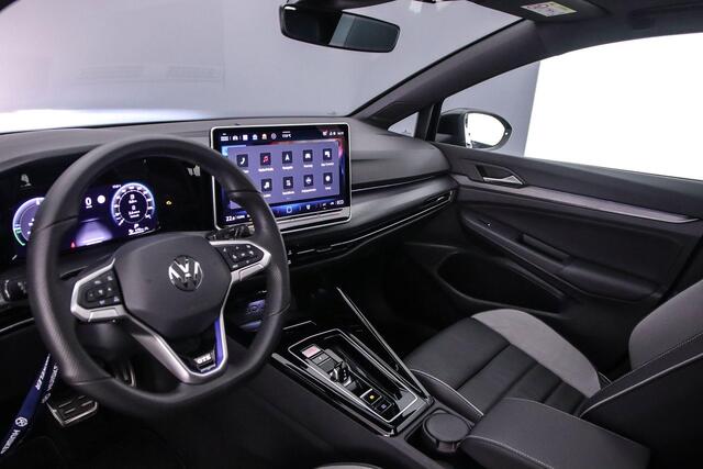 Volkswagen GOLF GTE 1.5 TSI eHybrid 272pk DSG Automaat Trekhaak, Lederen bekleding, Adaptive cruise control, Panoramadak, Black Style, LED matrix koplampen