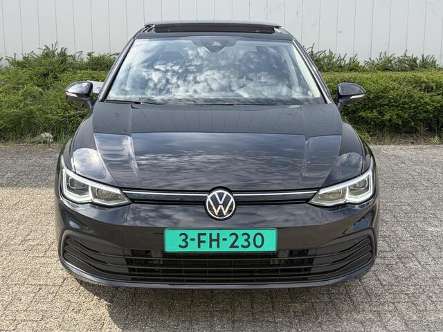 Volkswagen GOLF VIII Lim. Life eTSI | Pano | Keyles | Sfeerverlichting | Stuurverwarming