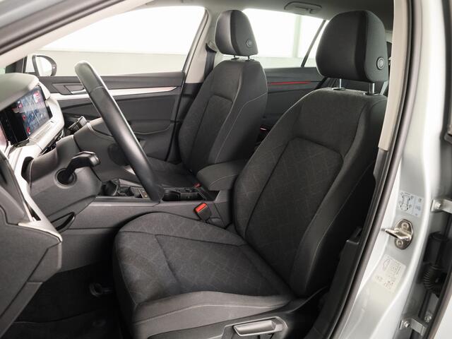 Volkswagen GOLF 1.5 TSI Life 130PK | Panoramadak | Navigatie | Wegklapbare trekhaak | Stoelverwarming