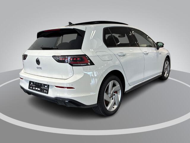 Volkswagen GOLF 1.5 eHybrid 272pk DSG GTE · Panoramadak · Camera · Head-Up Display · ACC · Matrix LED · Optiekpakket Zwart · Garantie t/m 29-07-2030 of 100.000km