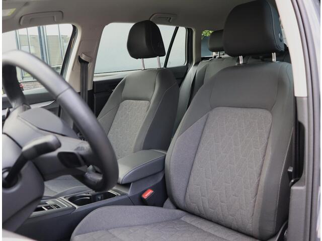 Volkswagen GOLF Variant 1.5 eTSI Life Edition | Trekhaak | Black | Stuur en Stoelverwarming