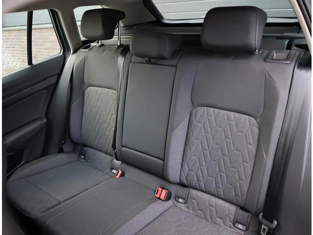 Volkswagen GOLF Variant 1.5 eTSI Life Edition | Trekhaak | Black | Stuur en Stoelverwarming