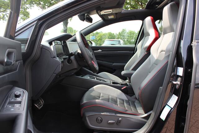 Volkswagen GOLF 2.0 TSI GTI Clubsport / Full option! / Panoramadak / Camera / Head-up / Leder / Nurburgring / 19'' / Harman Kardon / Matrix LED / Stoelventilatie+Verwarming+Massage / Stuurverwarming / Dodehoek / DAB / ACC