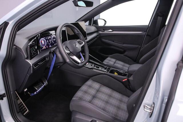 Volkswagen GOLF GTE 1.5 TSI eHybrid 272pk DSG Automaat Trekhaak, Black Style, Panoramadak, LED matrix koplampen, 360 camera, Adaptive cruise control