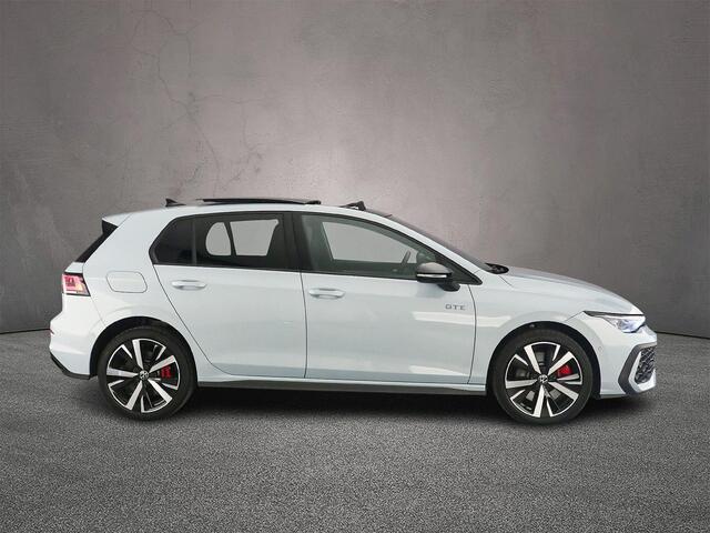 Volkswagen GOLF GTE 1.5 TSI eHybrid 272pk DSG Automaat Trekhaak, Black Style, Panoramadak, LED matrix koplampen, 360 camera, Adaptive cruise control