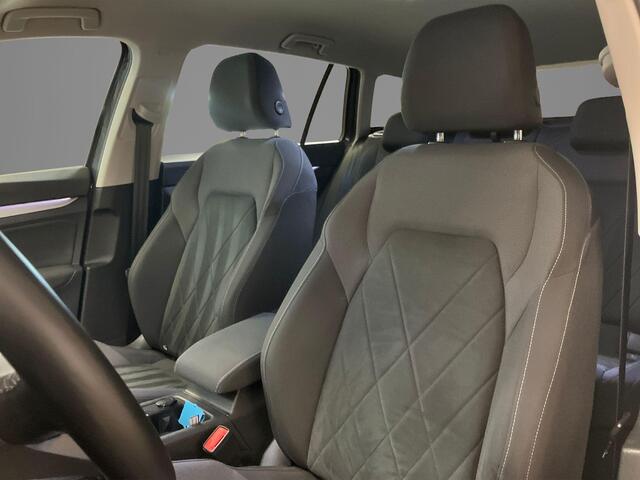 Volkswagen GOLF Variant 1.0TSI/110PK Life Business · Apple/Android Car Play · Navigatie · Camera + Parkeersensoren · Massage functie · Stoelverwarming ·