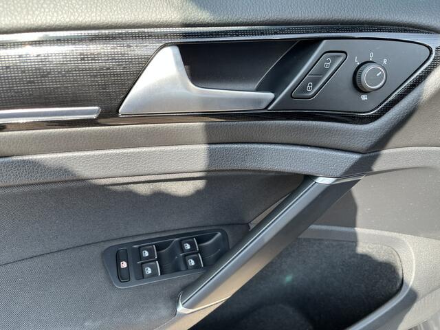 Volkswagen GOLF Variant 1.0 TSI Highline / AUTOMAAT/ TREKHAAK/ ADAPTIVE CRUISE/ PARK.SENSOREN V+A/ APP-CONNECT/ DIGITAL DASH/ NAVI/ DAB/ CLIMA/ 17'' LMV