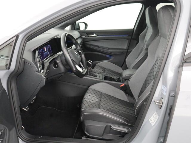 Volkswagen GOLF 1.5 TSI R-Line Business | Carplay | Stoelverwarming | Led | Adaptive cruise | Parkeersensoren | Navigatie | Climate control | LM | Sfeerverlichting