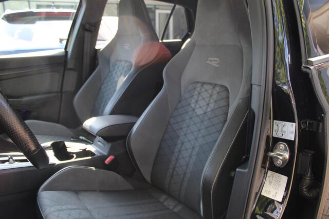 Volkswagen GOLF 1.5 eTSI R-Line | Trekhaak | LED| Virtual | Winter pakket