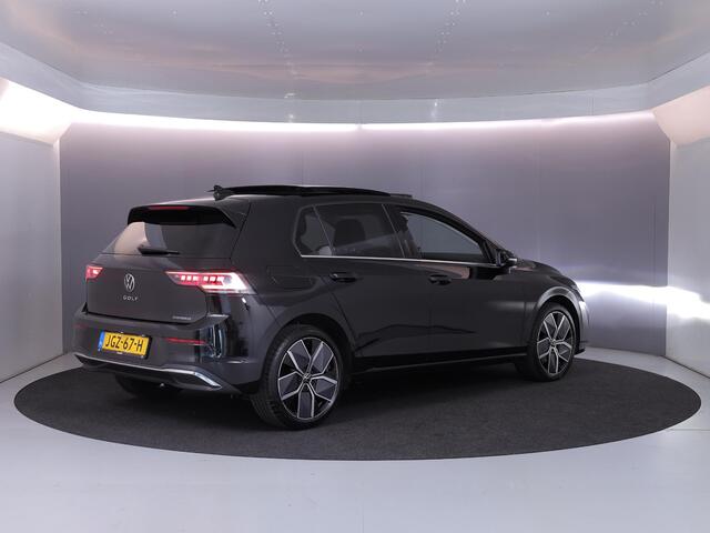 Volkswagen GOLF 1.5 eHybrid Style Edition 204 pk Automaat (DSG) | Verlengde garantie | Navigatie via App | Panoramadak | Parkeersensoren (Park assist) | Achteruitrijcamera |