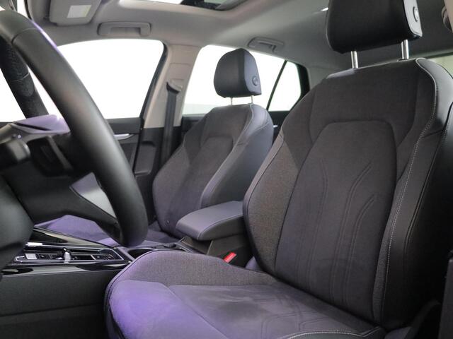 Volkswagen GOLF 1.5 eHybrid Style Edition 204 pk Automaat (DSG) | Verlengde garantie | Navigatie via App | Panoramadak | Parkeersensoren (Park assist) | Achteruitrijcamera |