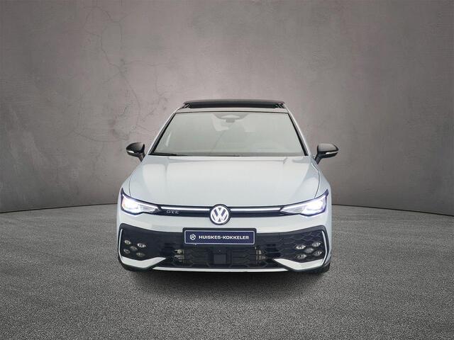 Volkswagen GOLF GTE 1.5 TSI eHybrid 272pk DSG Automaat Trekhaak, Black Style, Panoramadak, LED matrix koplampen, 360 camera, Adaptive cruise control