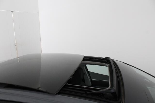 Volkswagen GOLF 1.4 eHybrid Style > Pano.schuifdak/Plug-in/Moonstone Grey/Keyless//Winterpakket...