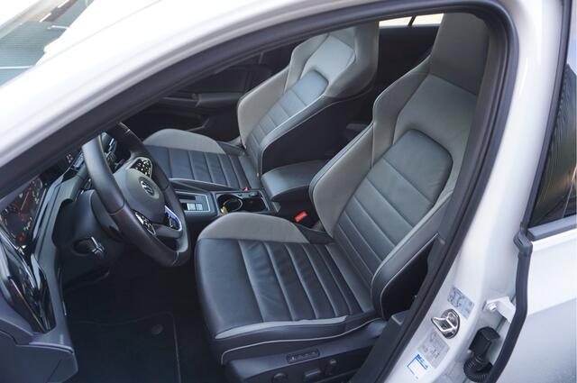 Volkswagen GOLF 1.4 eHybrid GTE + Panoramadak/ LED/ Trekhaak/ Leer/ 19inch/ Garantie!