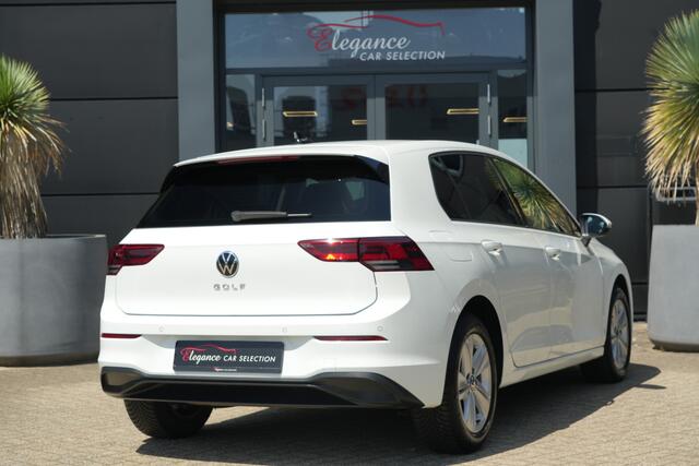 Volkswagen GOLF 1.5 TSI Life 130pk Navigatie/Stoelverwarming/AdaptieveCruiseControl