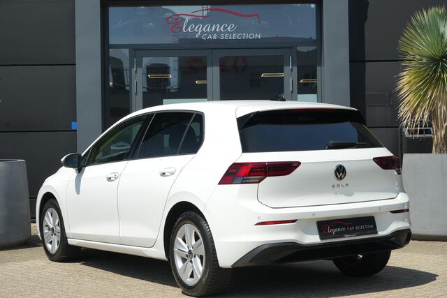 Volkswagen GOLF 1.5 TSI Life 130pk Navigatie/Stoelverwarming/AdaptieveCruiseControl
