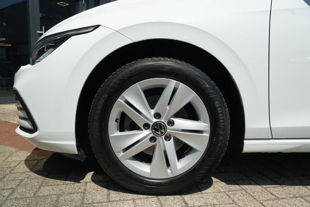 Volkswagen GOLF 1.5 TSI Life 130pk Navigatie/Stoelverwarming/AdaptieveCruiseControl