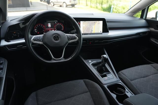 Volkswagen GOLF 1.5 TSI Life 130pk Navigatie/Stoelverwarming/AdaptieveCruiseControl