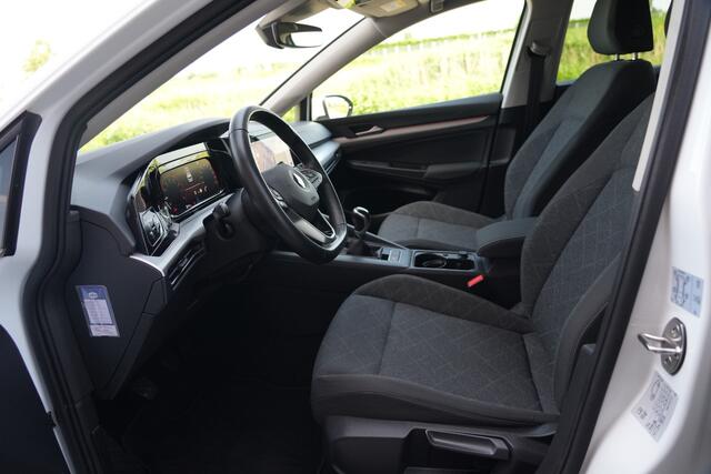 Volkswagen GOLF 1.5 TSI Life 130pk Navigatie/Stoelverwarming/AdaptieveCruiseControl