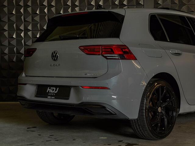 Volkswagen GOLF 1.4 eHybrid Style | Pano | 18"| Side | Ad. Cruise | Massage | Memo | Camera