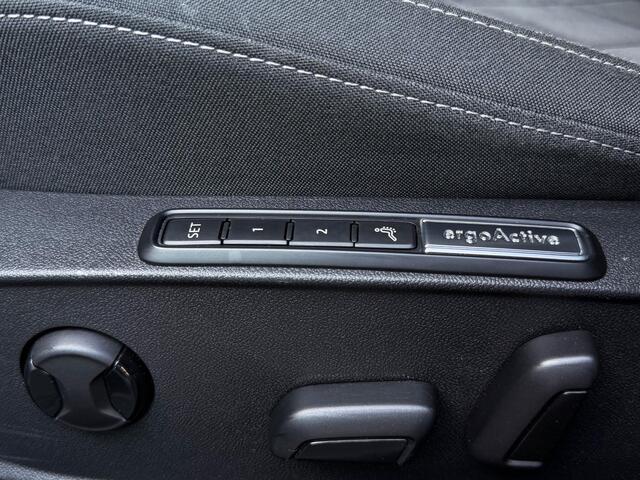 Volkswagen GOLF 1.4 eHybrid Style | Pano | 18"| Side | Ad. Cruise | Massage | Memo | Camera