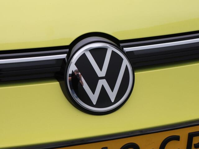 Volkswagen GOLF 1.5 eTSi 150 Pk Automaat R-Line Business | Stoel/Stuuverwarming | Panorama dak | Adaptive Cruise | Camera | IQ Light | 18 Inch | 63.878 Km !!