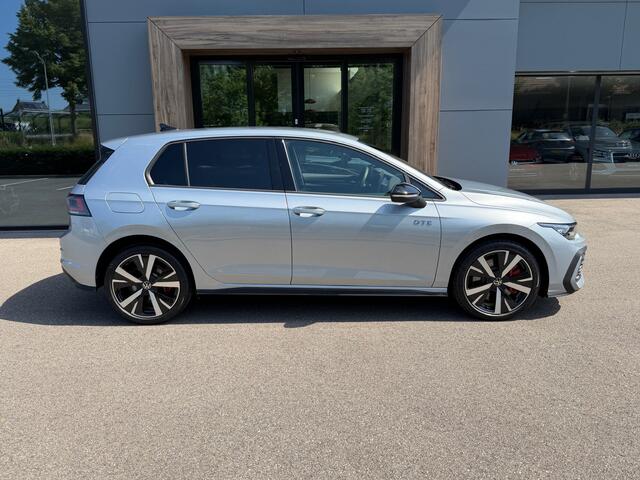 Volkswagen GOLF 1.5 272pk eHybrid GTE | Trekhaak | Led mistlampen | Head up | IQ light | Rijklaar incl. garantie