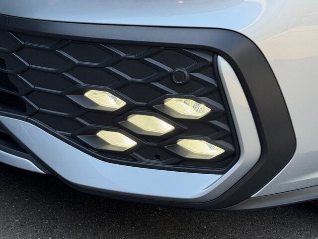Volkswagen GOLF 1.5 272pk eHybrid GTE | Trekhaak | Led mistlampen | Head up | IQ light | Rijklaar incl. garantie
