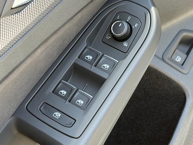 Volkswagen GOLF 1.5 272pk eHybrid GTE | Trekhaak | Led mistlampen | Head up | IQ light | Rijklaar incl. garantie