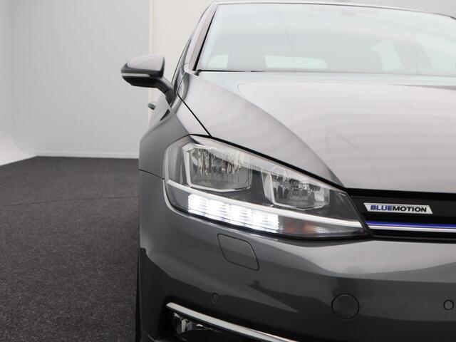 Volkswagen GOLF 1.5 TSi 130 Pk Highline | Adaptive Cruise | Stoelverwarming | Camera | CarPlay | Climatronic | 17 Inch | 31.901 Km !!