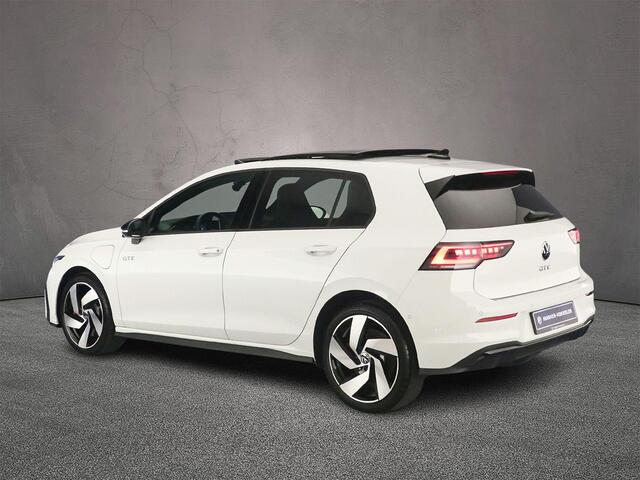 Volkswagen GOLF GTE 1.5 TSI eHybrid 272pk DSG Automaat Trekhaak, Lederen bekleding, Panoramadak, Black Style, LED matrix koplampen, Adaptive cruise control