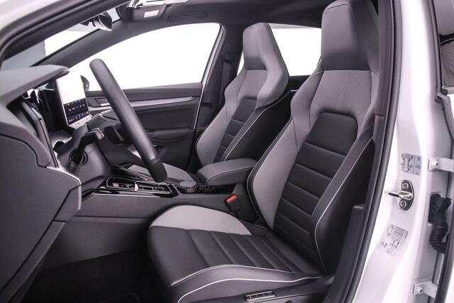 Volkswagen GOLF GTE 1.5 TSI eHybrid 272pk DSG Automaat Trekhaak, Lederen bekleding, Panoramadak, Black Style, LED matrix koplampen, Adaptive cruise control