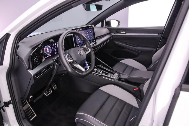 Volkswagen GOLF GTE 1.5 TSI eHybrid 272pk DSG Automaat Trekhaak, Lederen bekleding, Panoramadak, Black Style, LED matrix koplampen, Adaptive cruise control
