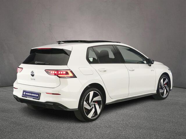 Volkswagen GOLF GTE 1.5 TSI eHybrid 272pk DSG Automaat Trekhaak, Lederen bekleding, Panoramadak, Black Style, LED matrix koplampen, Adaptive cruise control