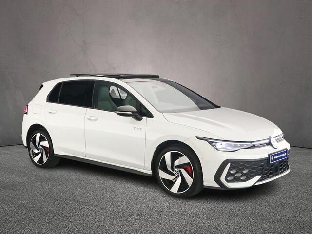 Volkswagen GOLF GTE 1.5 TSI eHybrid 272pk DSG Automaat Trekhaak, Lederen bekleding, Panoramadak, Black Style, LED matrix koplampen, Adaptive cruise control