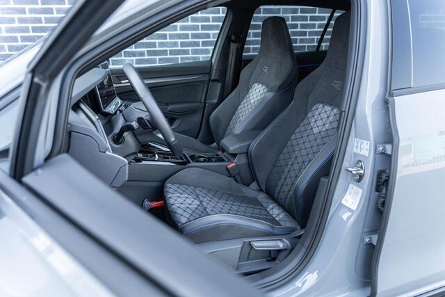 Volkswagen GOLF 1.5 eTSI DSG R-Line Edition | Achteruitrijcamera | Parkeersensoren | ArtVelours | Sportstoelen | Navigatie Discover | Apple Carpaly | Android Auto | Stoelverwarming | IQ.Light | Lichtmetalen Velgen 18 inch