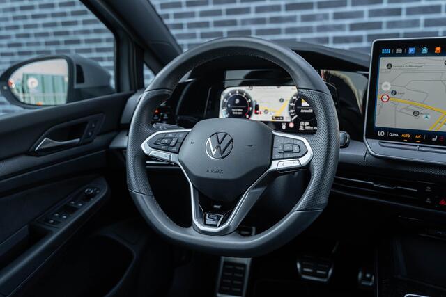 Volkswagen GOLF 1.5 eTSI DSG R-Line Edition | Achteruitrijcamera | Parkeersensoren | ArtVelours | Sportstoelen | Navigatie Discover | Apple Carpaly | Android Auto | Stoelverwarming | IQ.Light | Lichtmetalen Velgen 18 inch