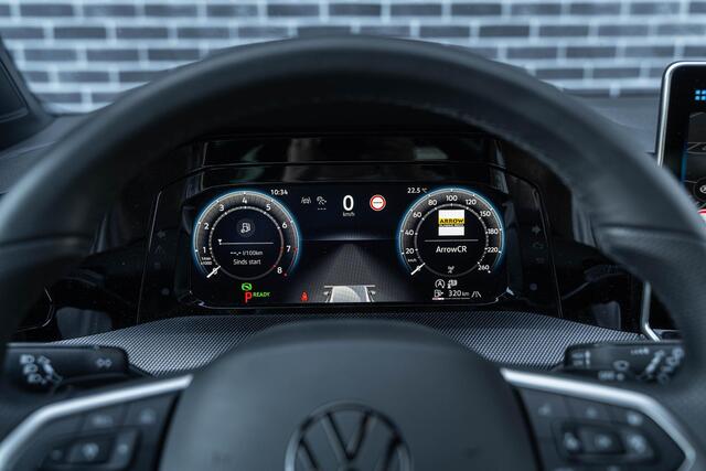 Volkswagen GOLF 1.5 eTSI DSG R-Line Edition | Achteruitrijcamera | Parkeersensoren | ArtVelours | Sportstoelen | Navigatie Discover | Apple Carpaly | Android Auto | Stoelverwarming | IQ.Light | Lichtmetalen Velgen 18 inch