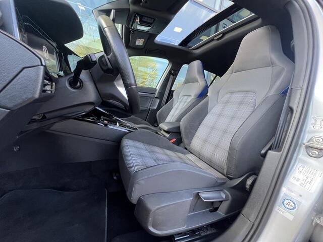 Volkswagen GOLF 1.4 eHybrid GTE / Panorama dak / Black style / IQ-Led / Trekhaak / 18'' LMV