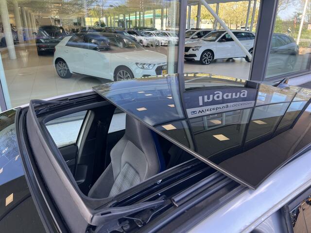 Volkswagen GOLF 1.4 eHybrid GTE / Panorama dak / Black style / IQ-Led / Trekhaak / 18'' LMV