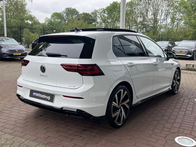 Volkswagen GOLF 1.5 eTSI 150pk DSG R-Line / Panorma dak / Black style / Standkachel / 18'' LMV