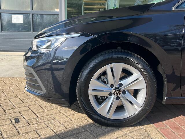 Volkswagen GOLF 1.0 eTSI DSG Life Business / Navigatie / PDC / Geheugen stoelen / Getint glas / 16'' LMV