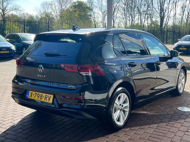 Volkswagen GOLF 1.0 eTSI DSG Life Business / Navigatie / PDC / Geheugen stoelen / Getint glas / 16'' LMV