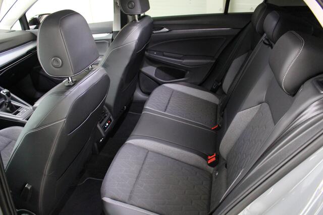 Volkswagen GOLF 1.5 TSI Goal Navigatie | Panoramadak | 4-Seizoenen banden | Parkeersensoren | Fabrieksgarantie