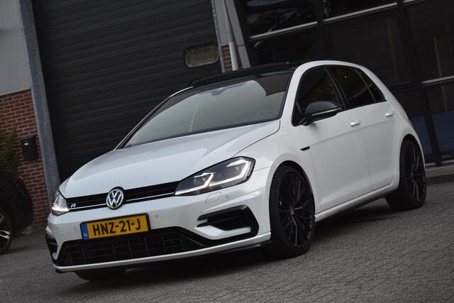 Volkswagen GOLF 2.0 TSI 4Motion R Pano Akra Camera Dynaudio