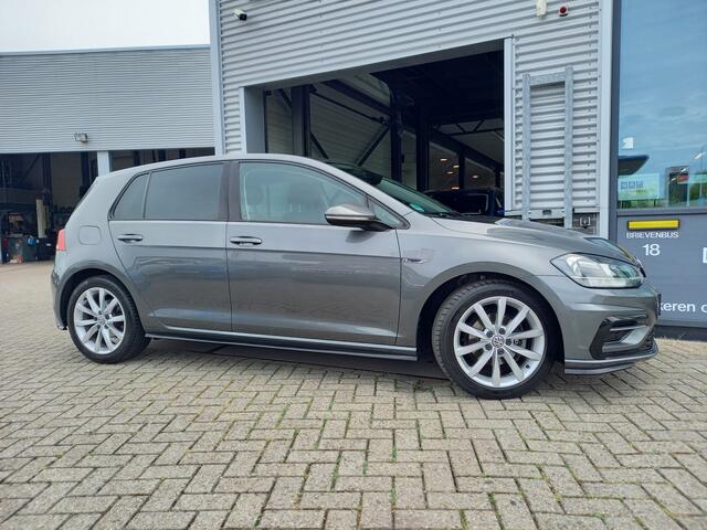 Volkswagen GOLF 1.0 TSI R-LINE - ADAPTIVE CRUISE - CARPLAY / ANDROID - TREKHAAK - ALCANTARA - NAVI - CLIMA - STOELVERWARMING -